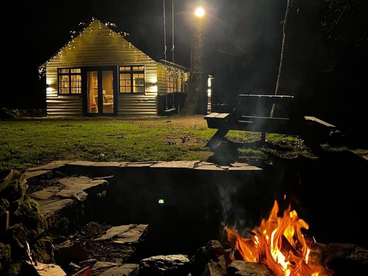 Cuckoo Cabin, Tyn Y Cwm Eglwys-Fach Exteriör bild